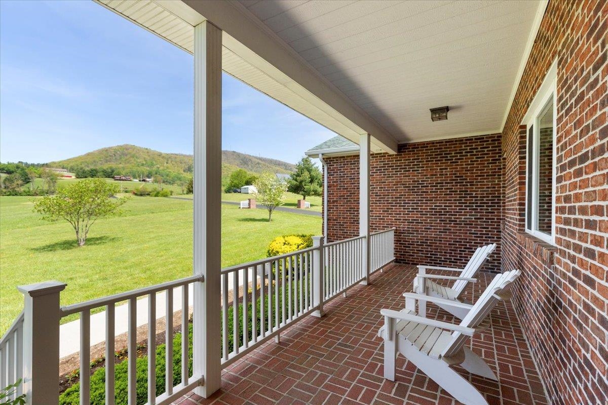 2664 Old Route 100 Road Draper VA 24324