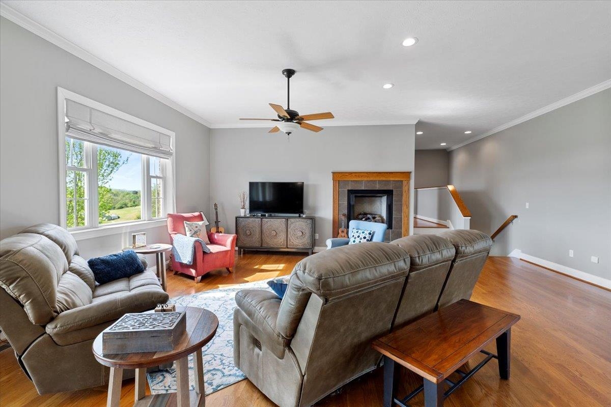 2664 Old Route 100 Road Draper VA 24324