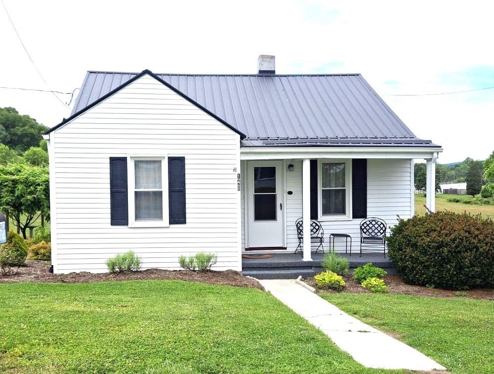 140 Pinehurst Avenue Narrows VA 24124