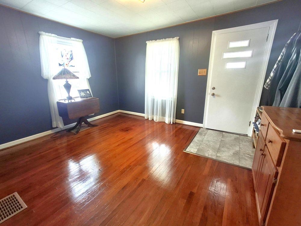 140 Pinehurst Avenue Narrows VA 24124