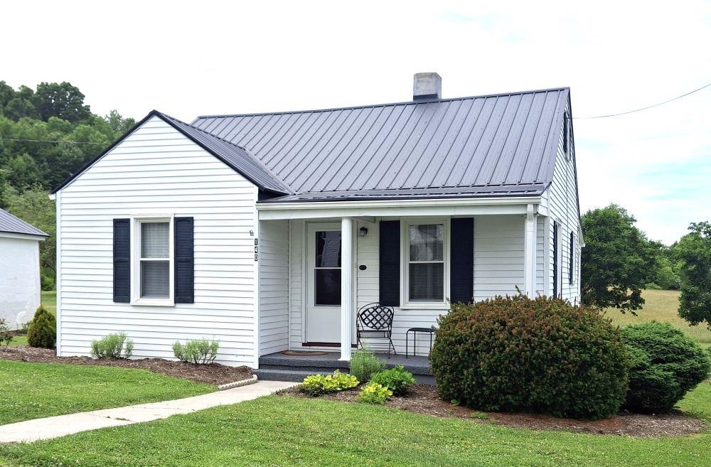 140 Pinehurst Avenue Narrows VA 24124