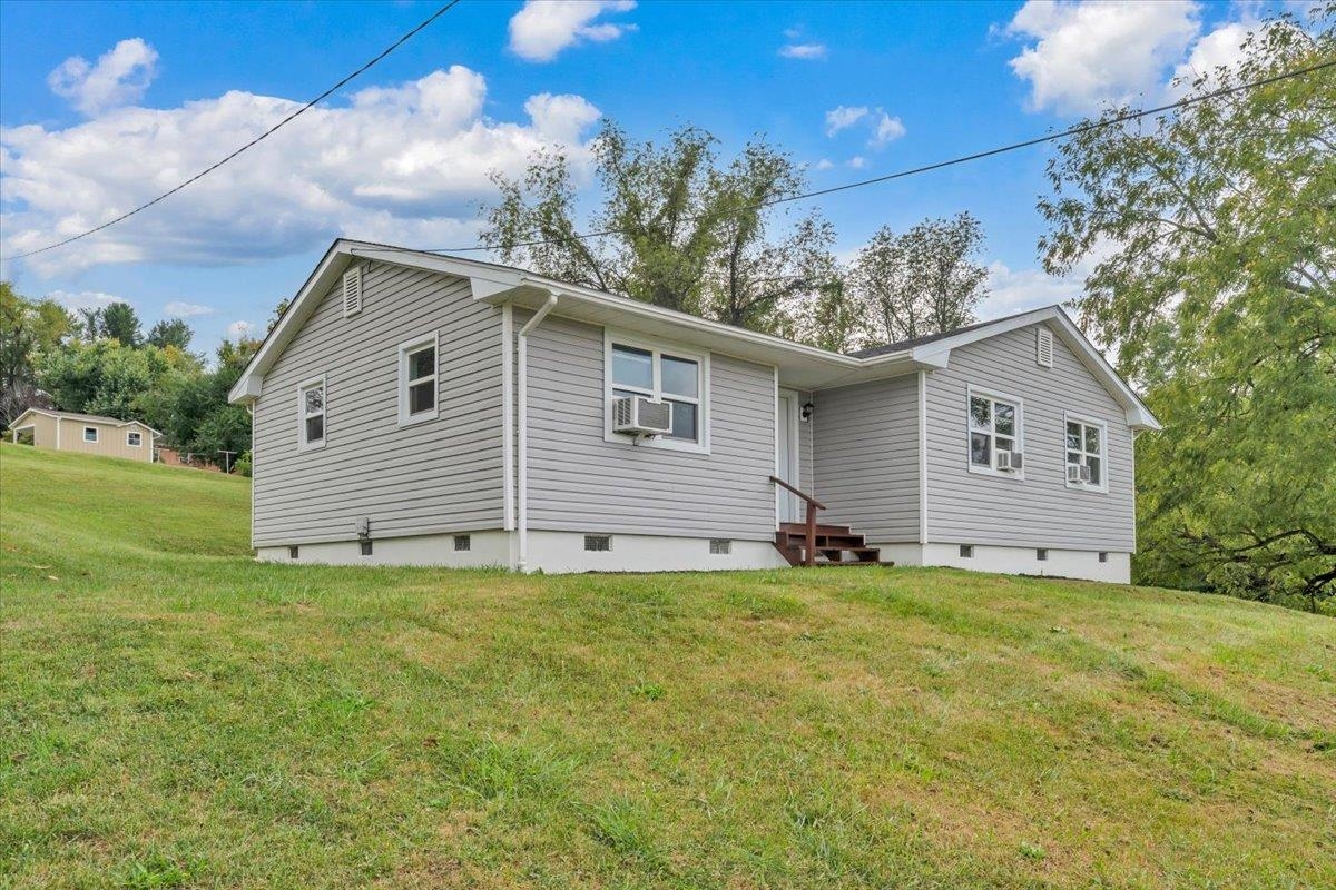 935 NE Depot Street NE Christiansburg VA 24073