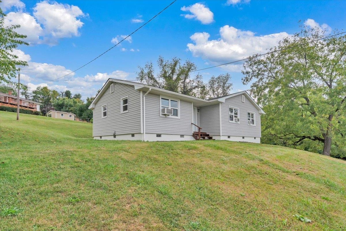 935 NE Depot Street NE Christiansburg VA 24073
