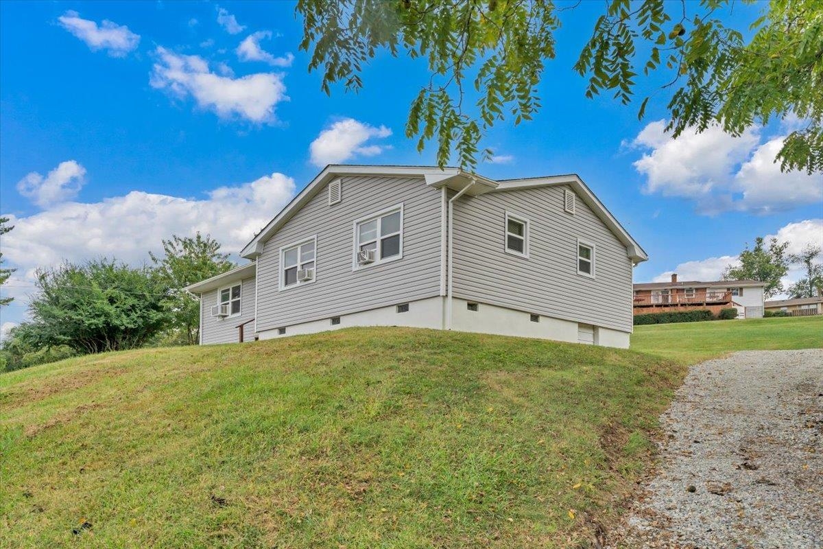 935 NE Depot Street NE Christiansburg VA 24073