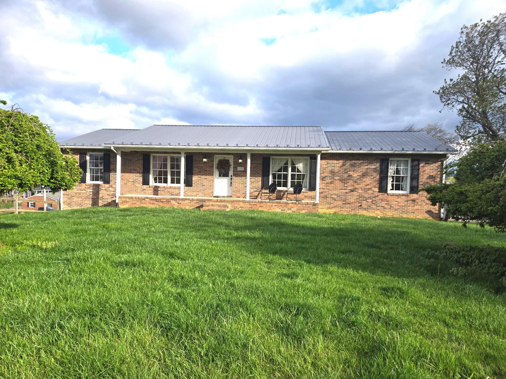 1050 W Jackson Street Wytheville VA 24382