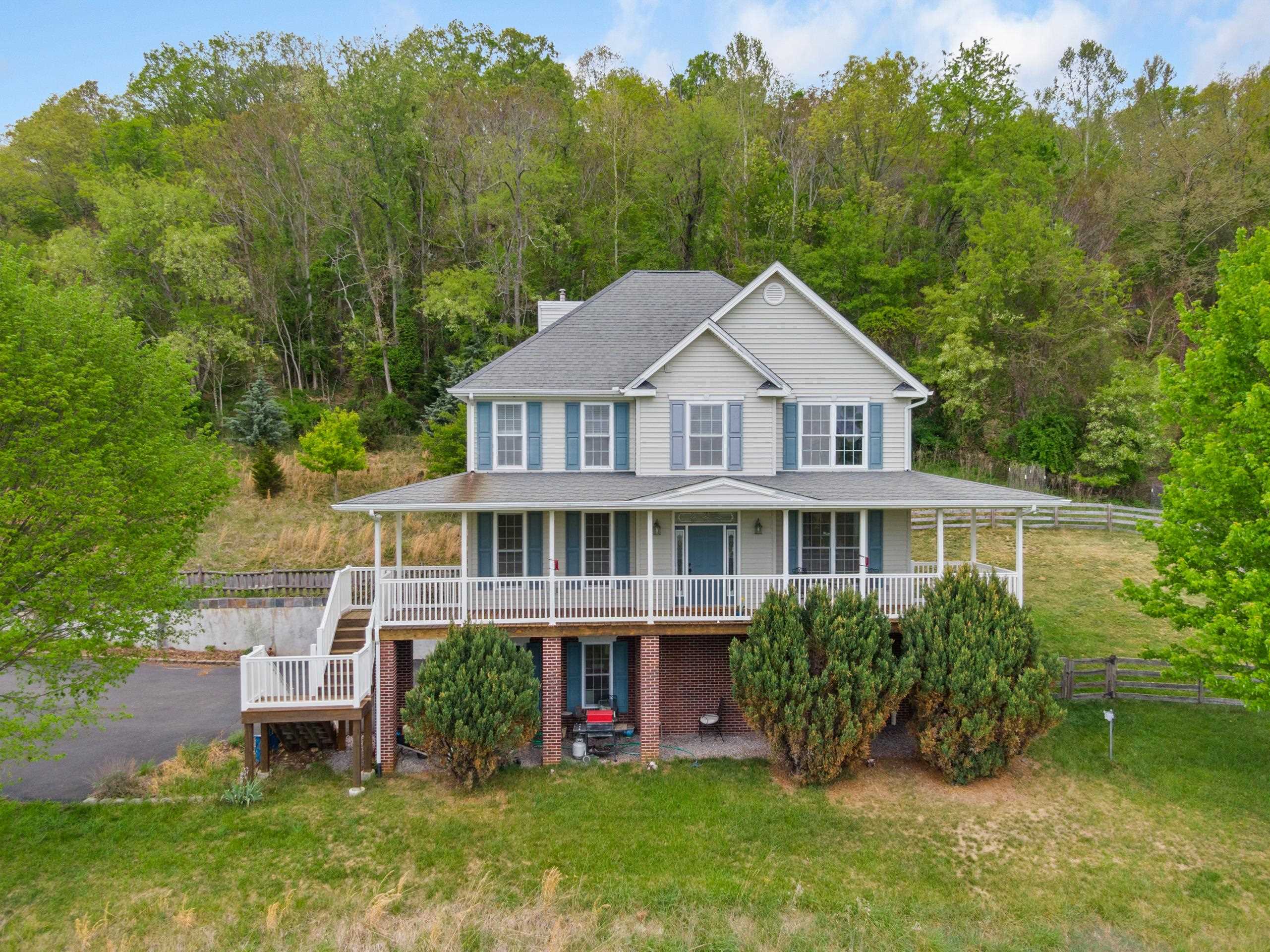 1471 Red Hawk Run Christiansburg VA 24073