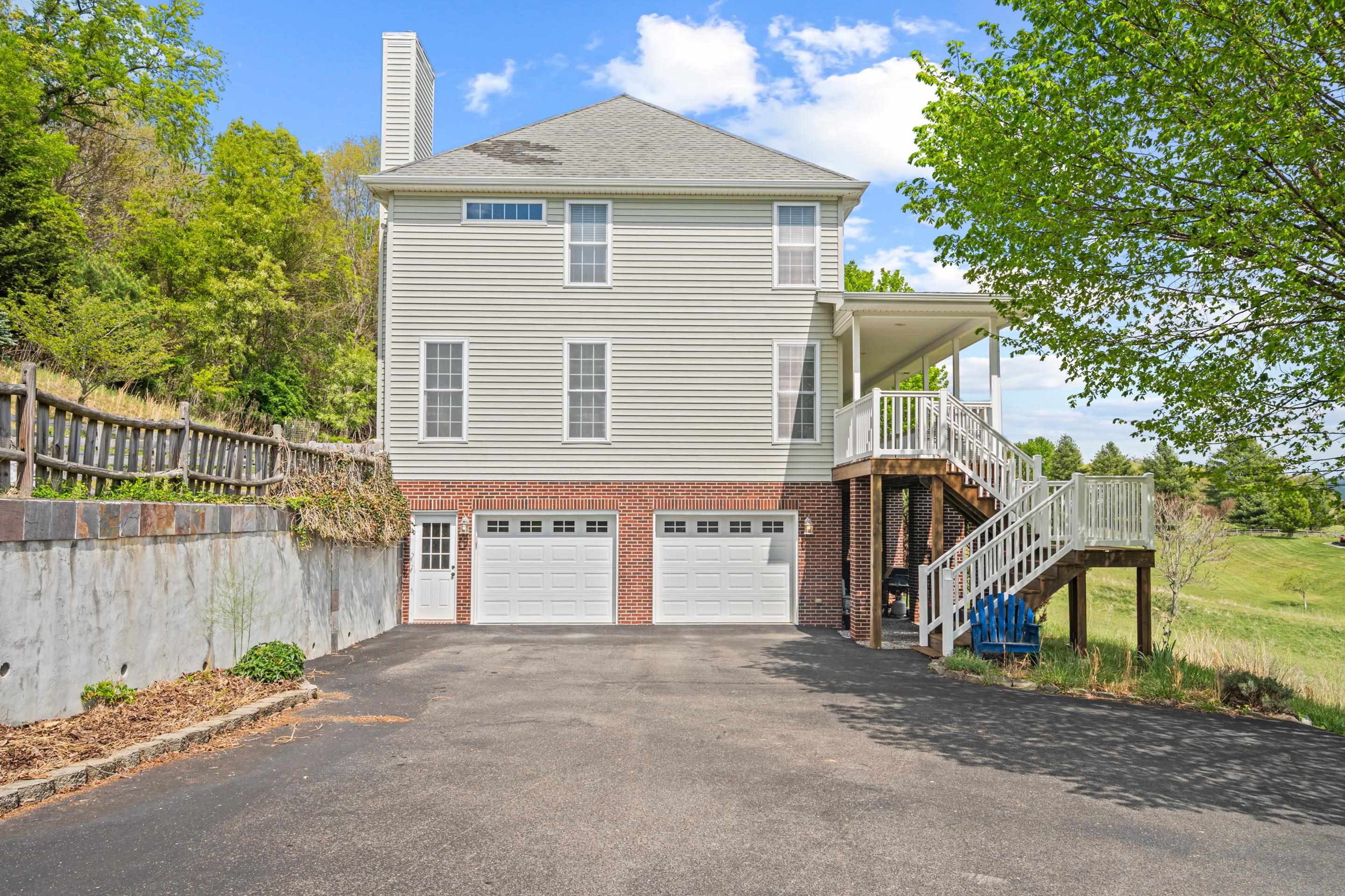 1471 Red Hawk Run Christiansburg VA 24073