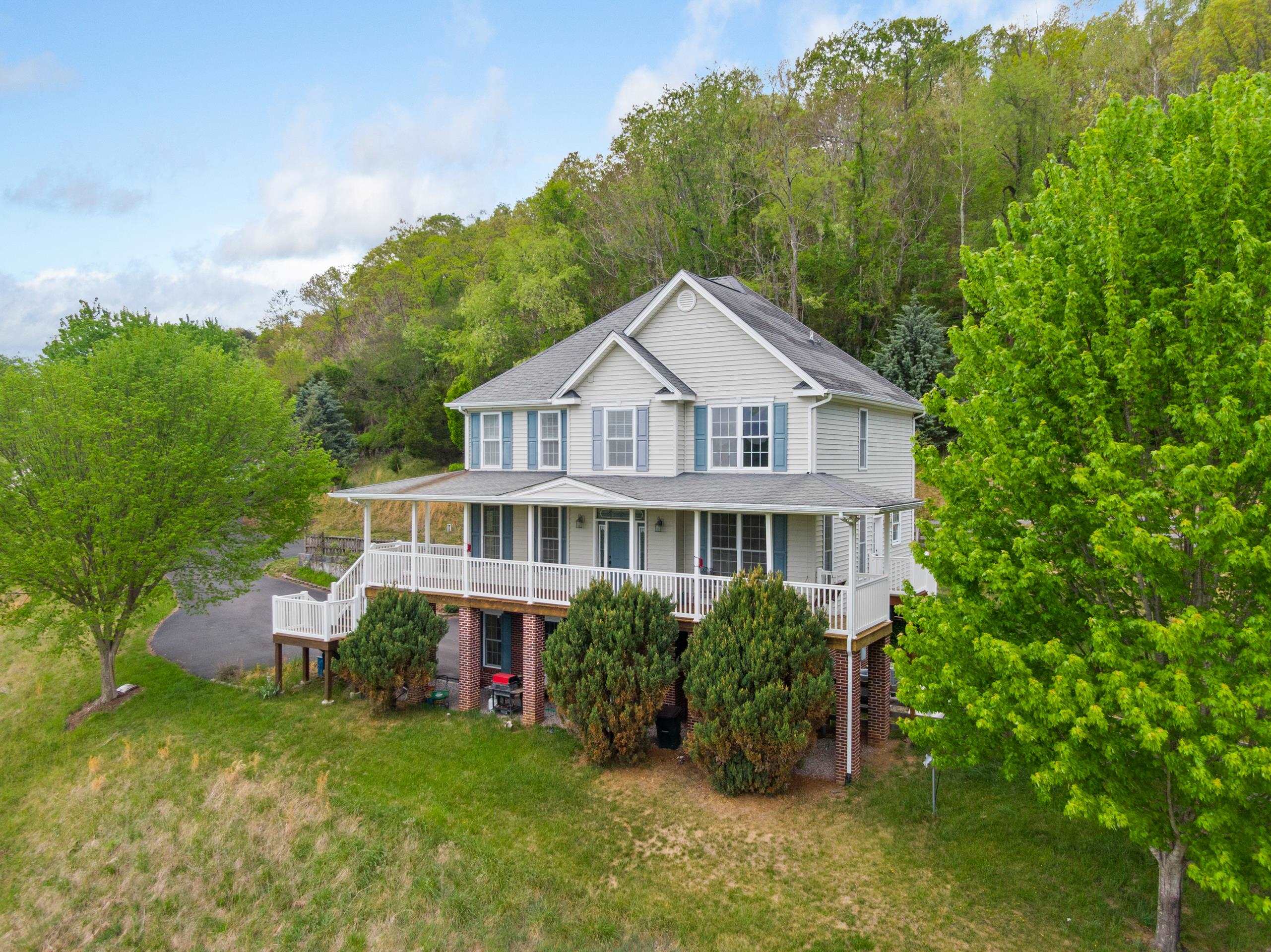 1471 Red Hawk Run Christiansburg VA 24073