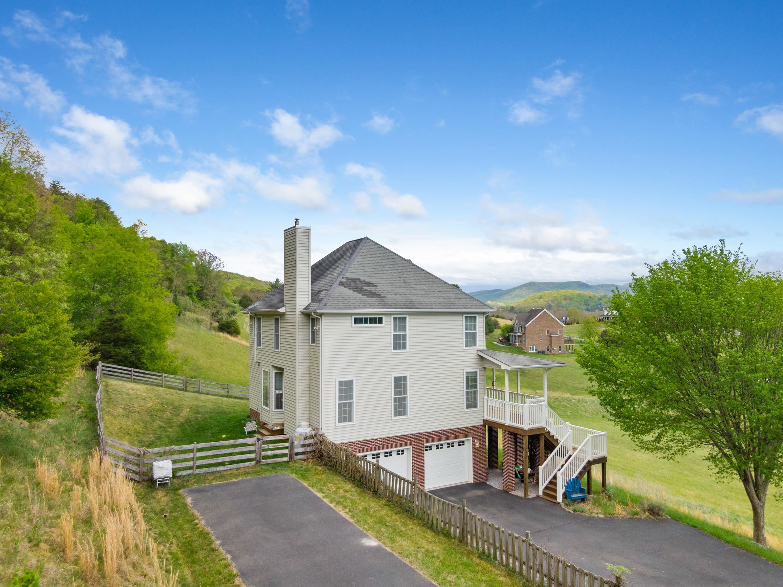 1471 Red Hawk Run Christiansburg VA 24073