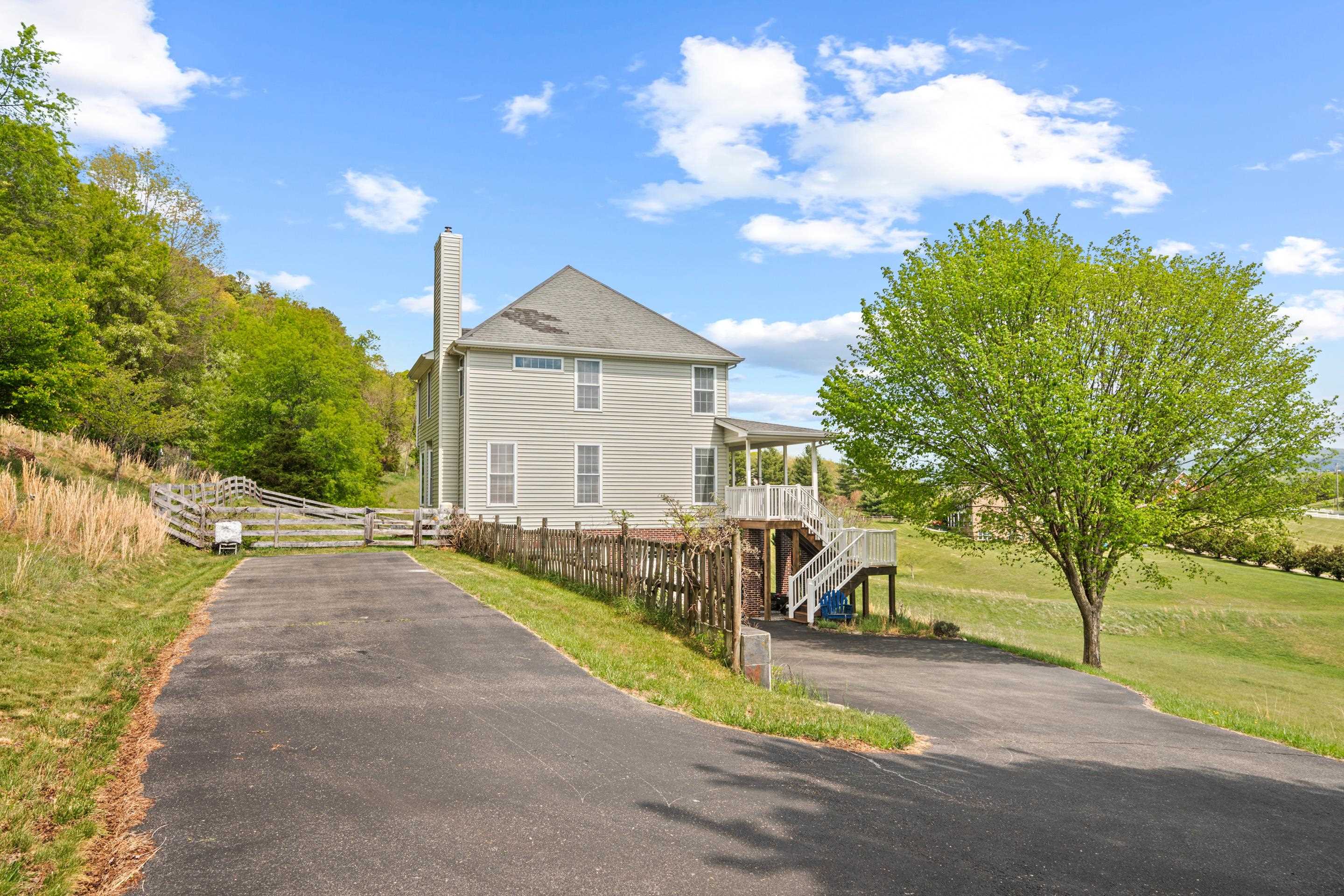 1471 Red Hawk Run Christiansburg VA 24073
