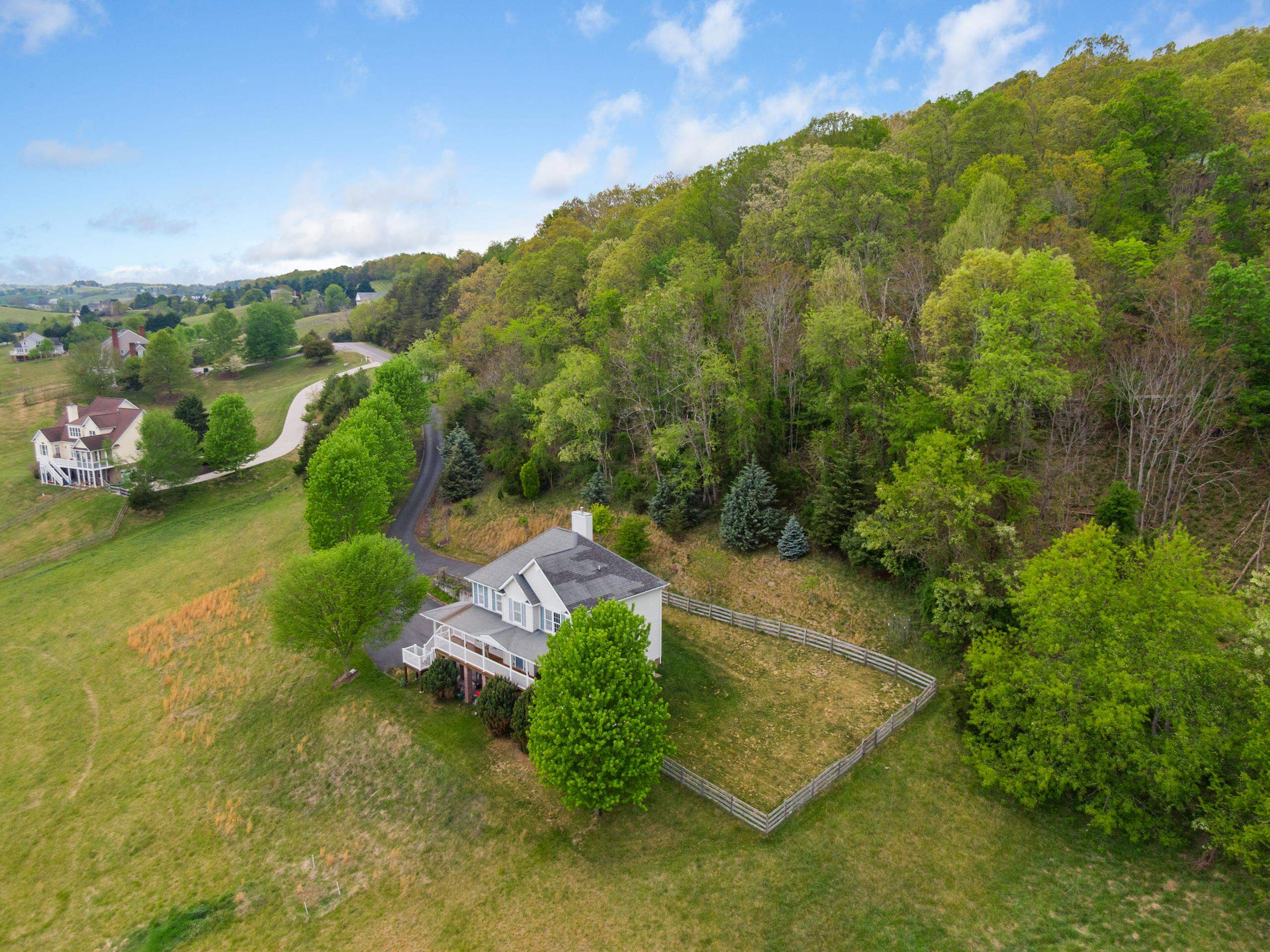 1471 Red Hawk Run Christiansburg VA 24073