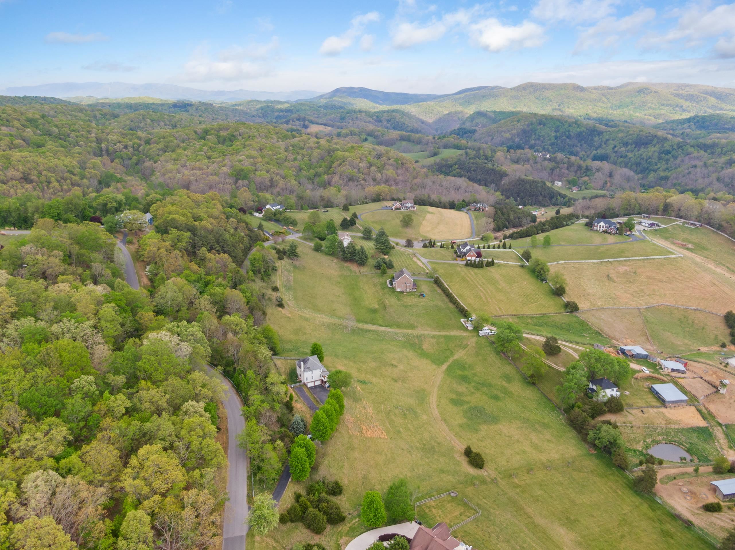 1471 Red Hawk Run Christiansburg VA 24073