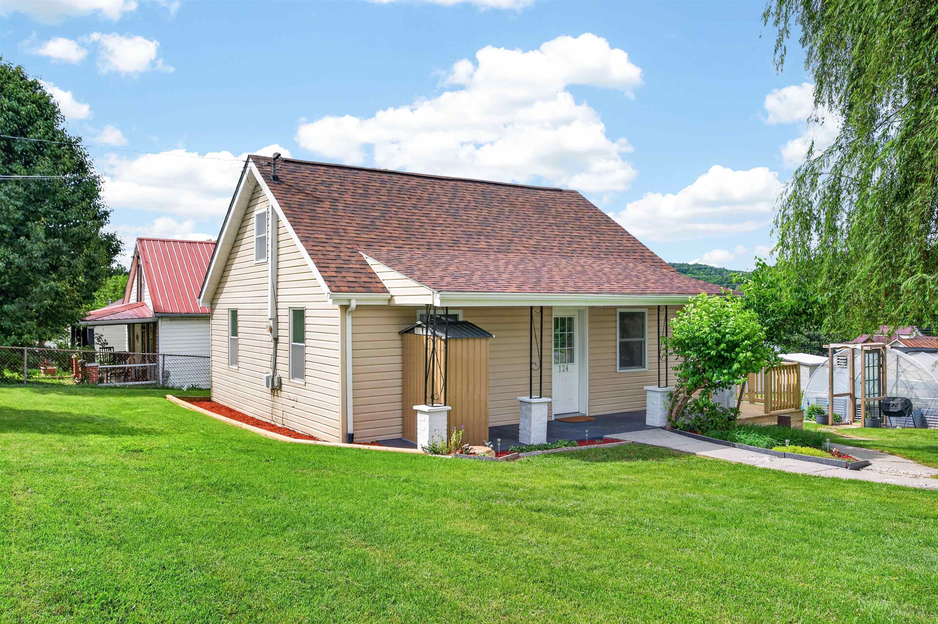 124 Cowan Street Radford VA 24141