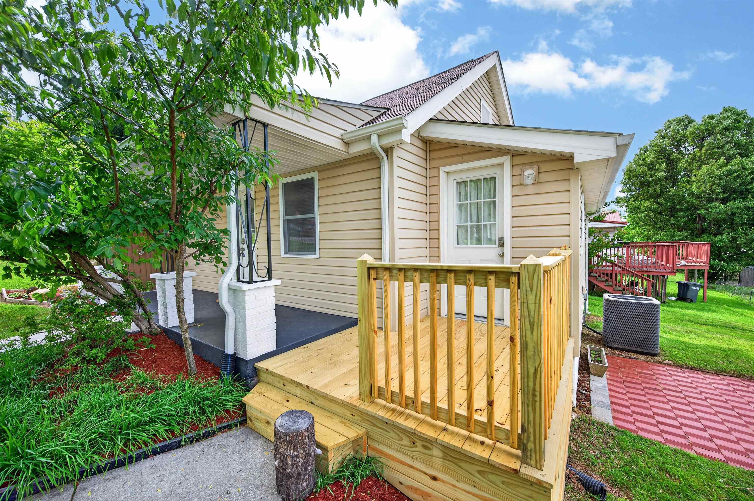 124 Cowan Street Radford VA 24141