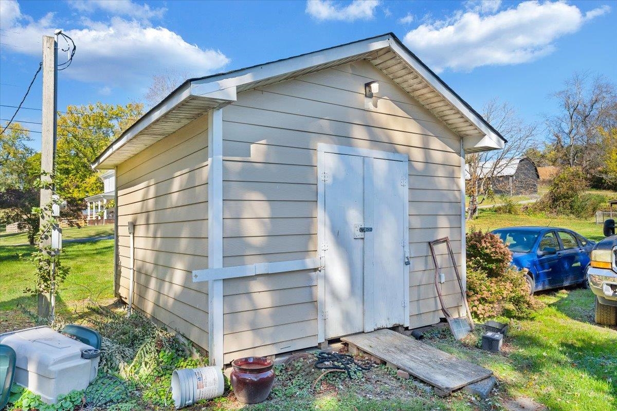 30461 30461 Oxford Avenue Meadowview VA 24361