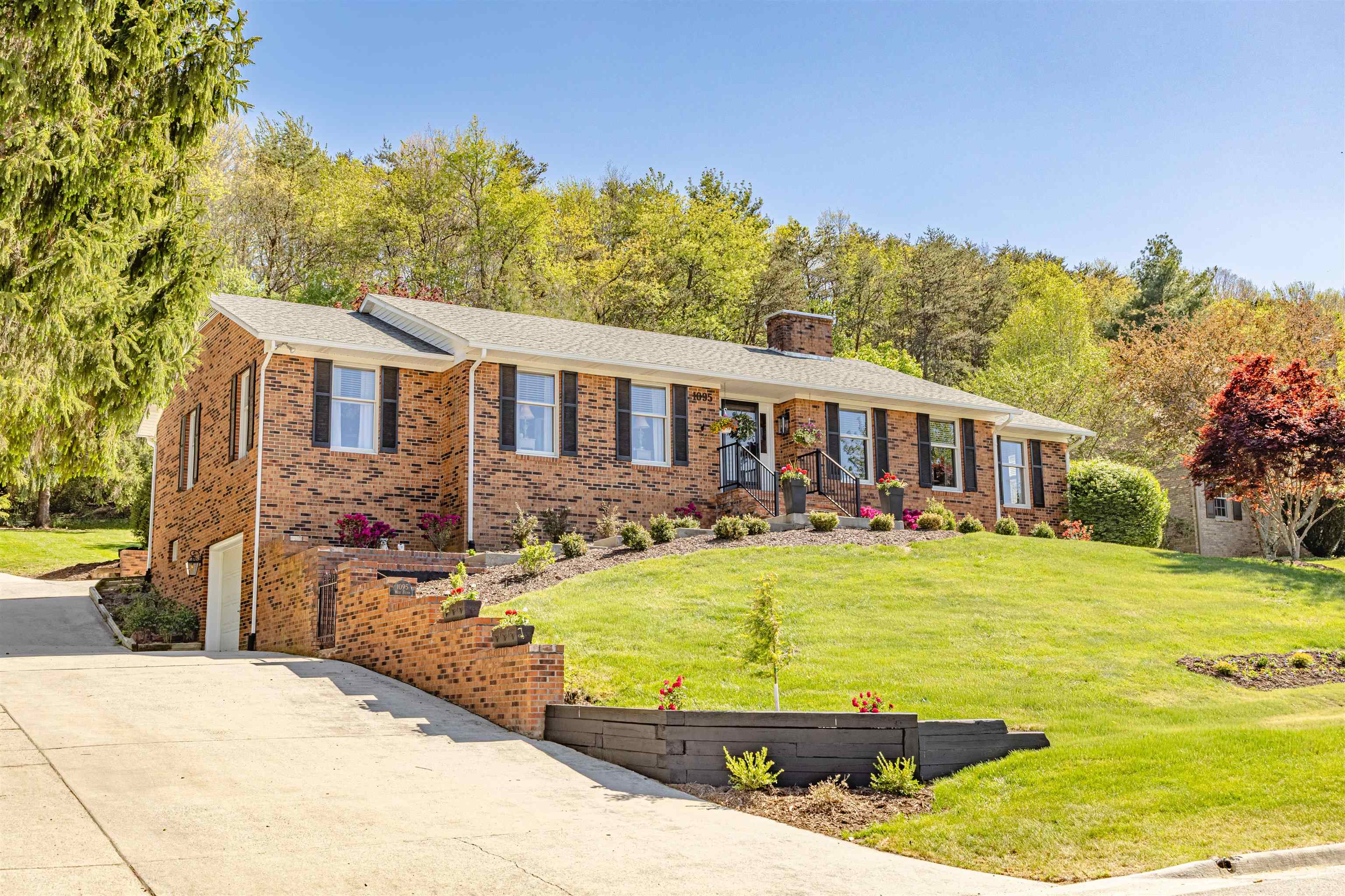 1095 W Fulton Street Wytheville VA 24382