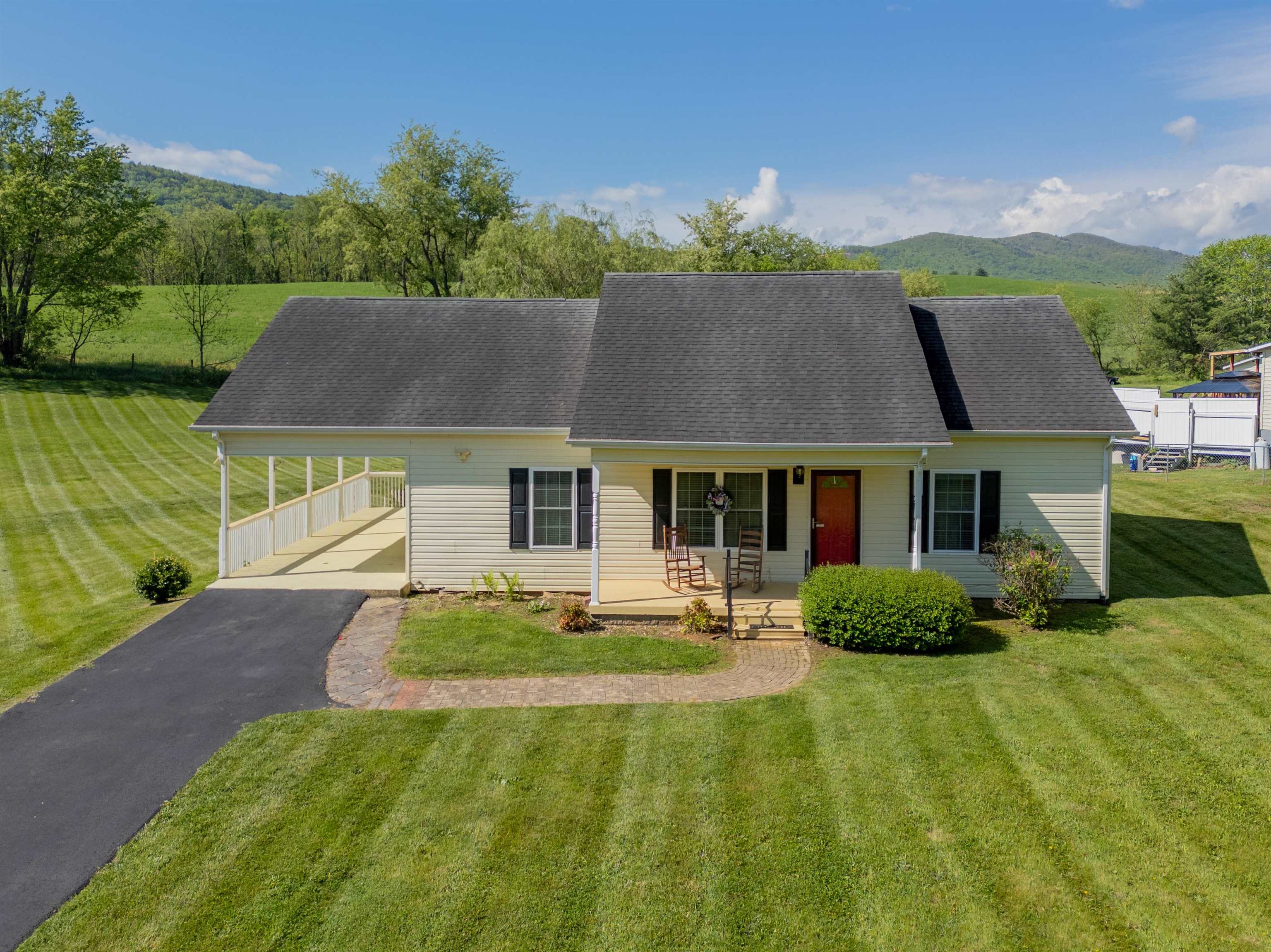 105 Sunny Drive Max Meadows VA 24360