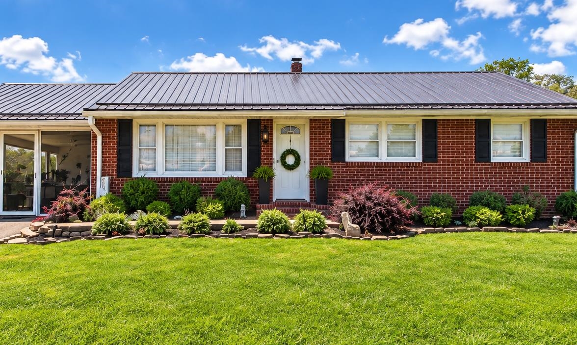 2038 Twin Oaks Avenue Pulaski VA 24301