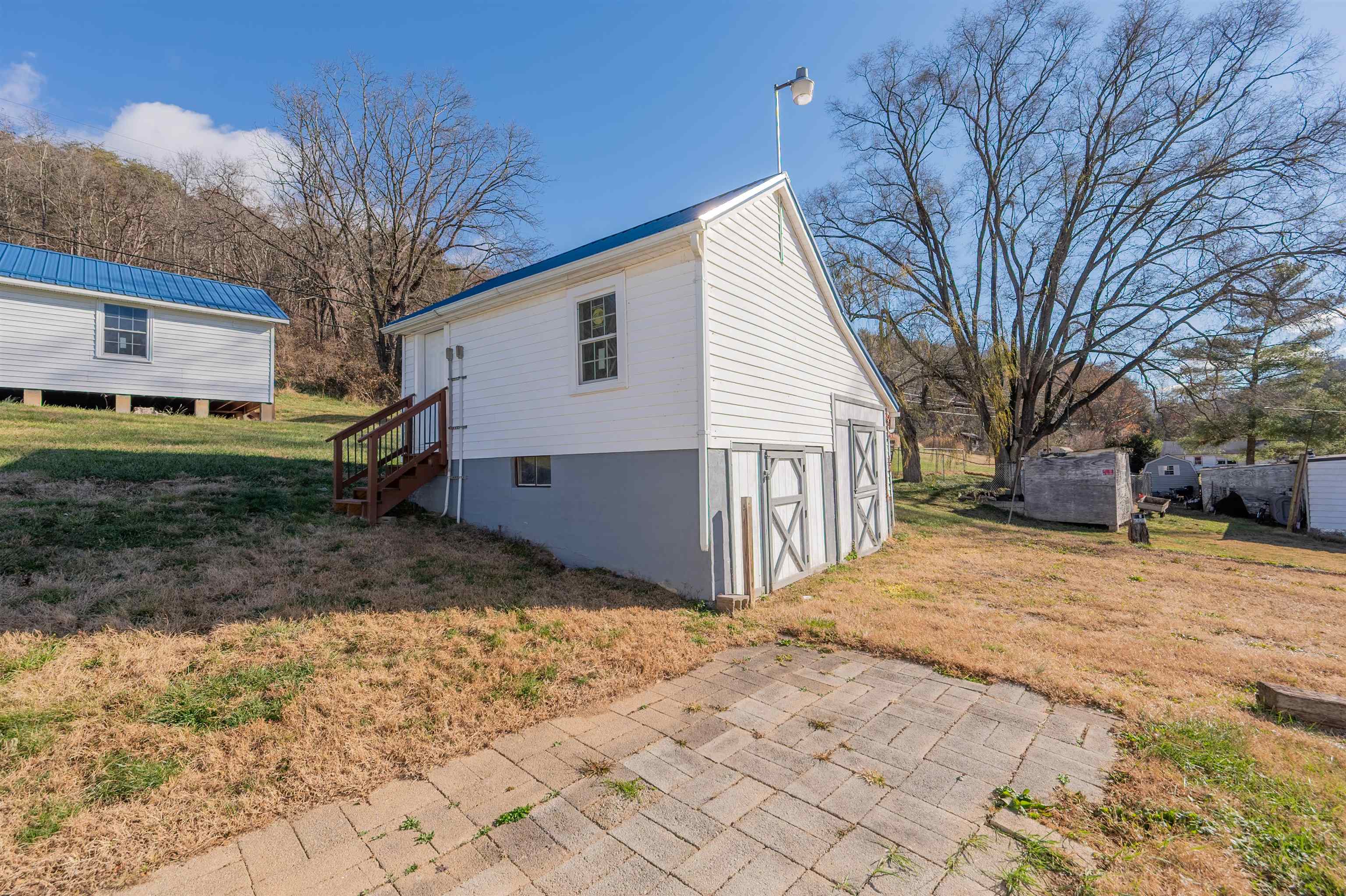 854 Den Hill Road Christiansburg VA 24073