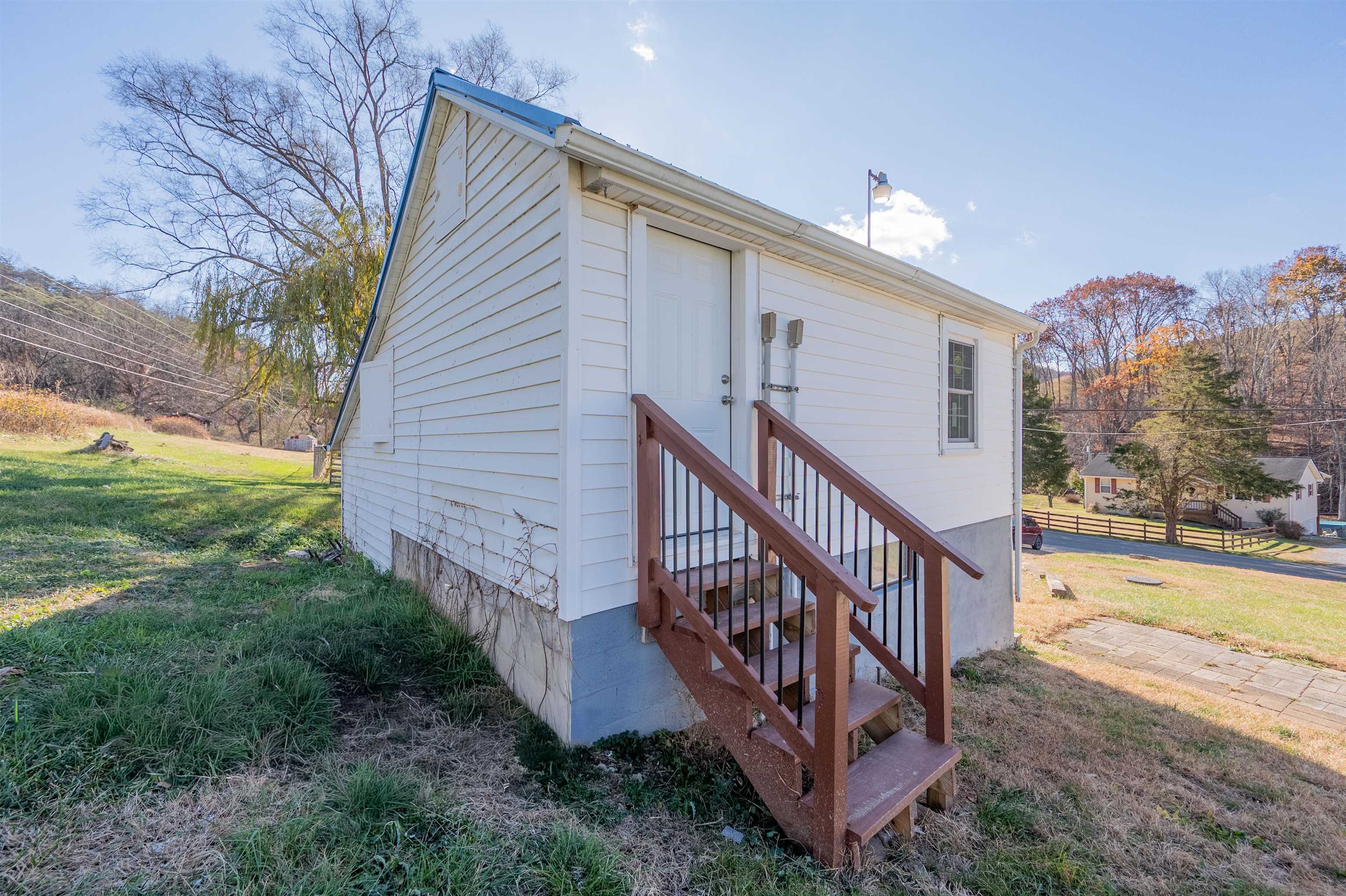 854 Den Hill Road Christiansburg VA 24073