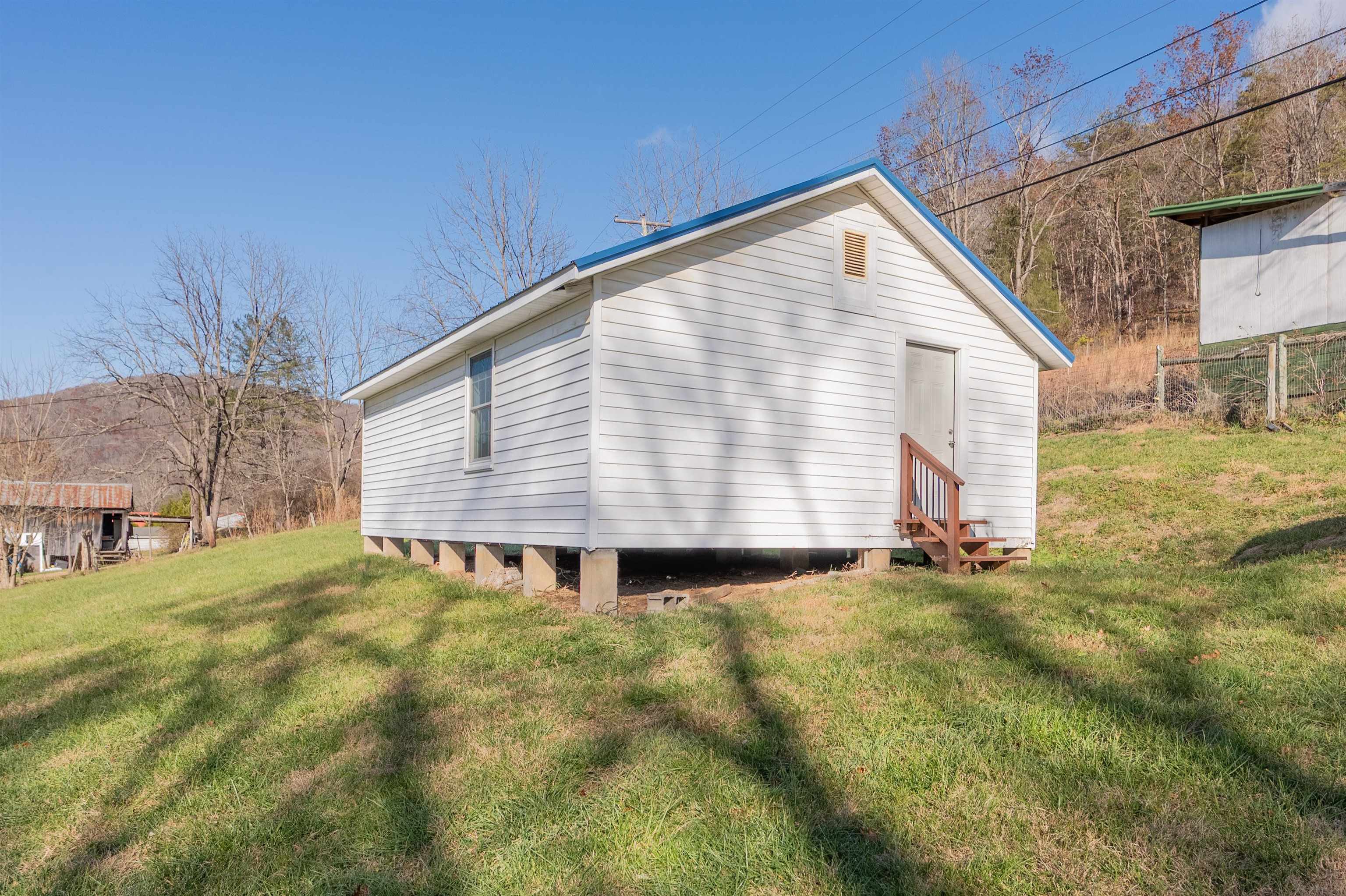 854 Den Hill Road Christiansburg VA 24073