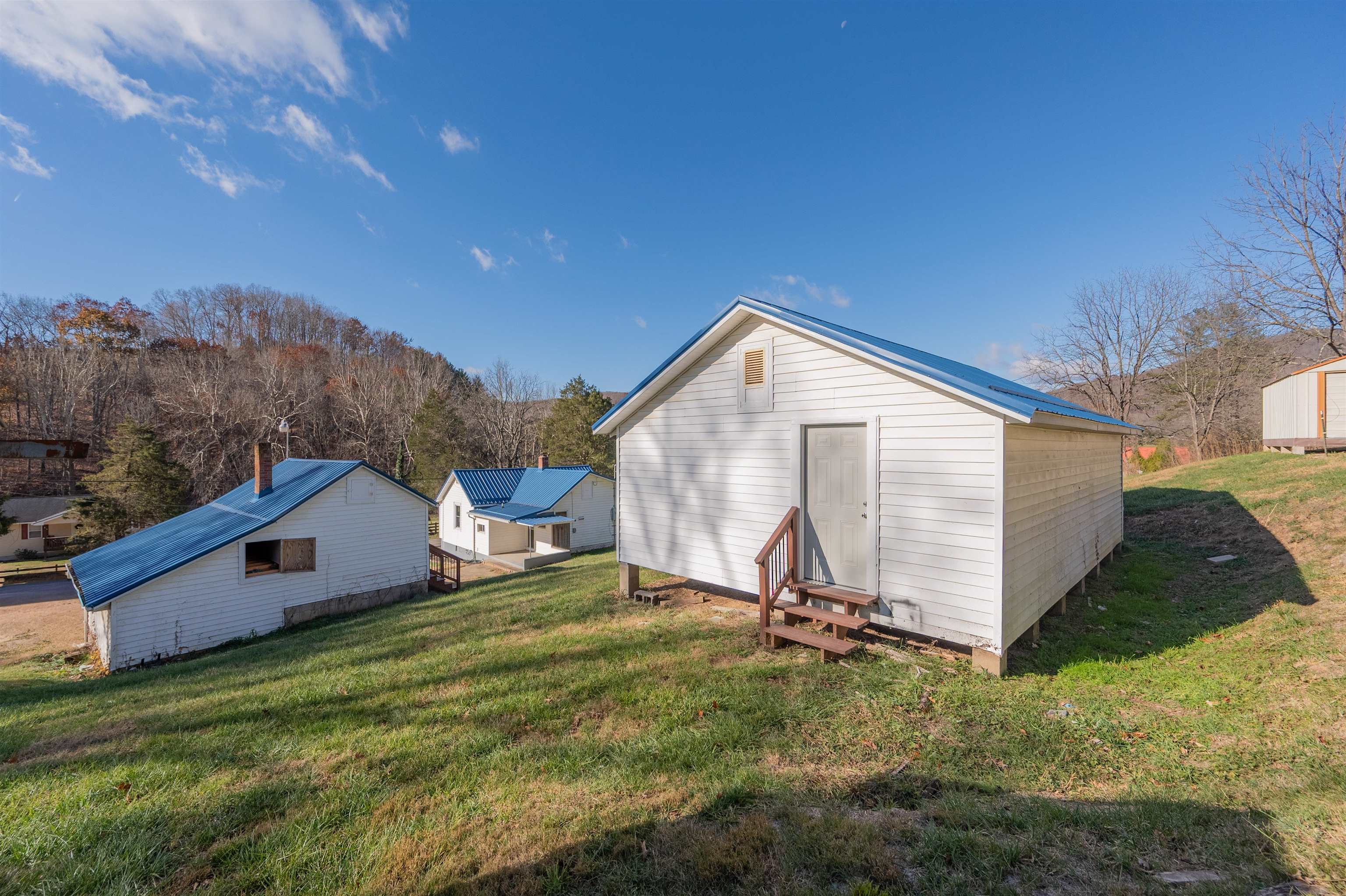 854 Den Hill Road Christiansburg VA 24073