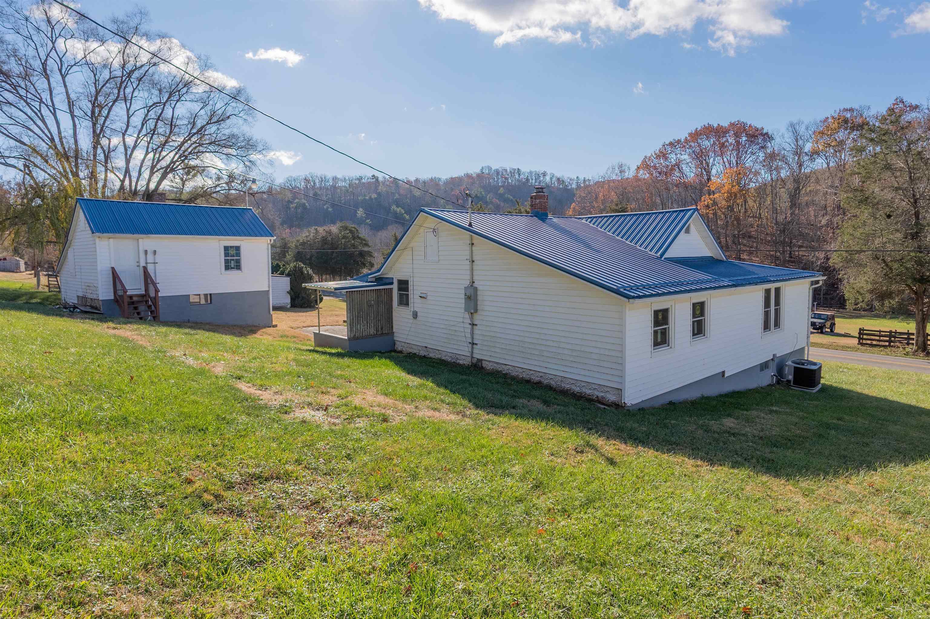 854 Den Hill Road Christiansburg VA 24073