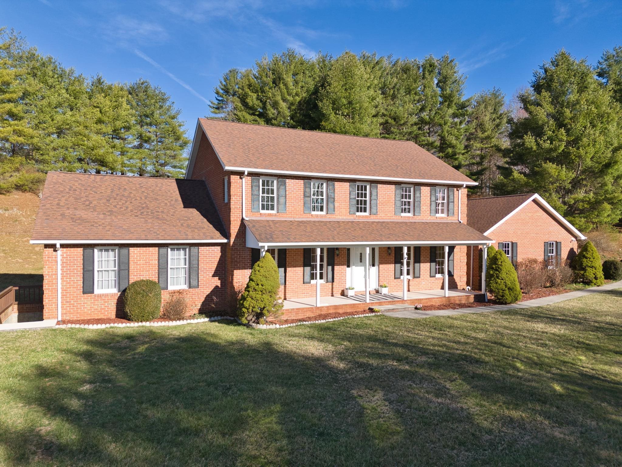 195 Showalter Road NW Willis VA 24380