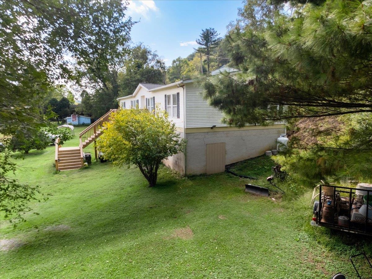 1721 Shulls Lane Draper VA 24324