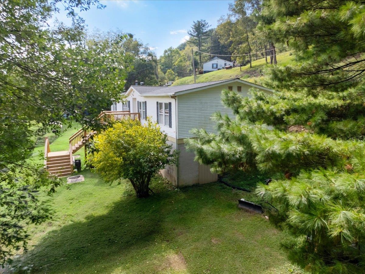 1721 Shulls Lane Draper VA 24324
