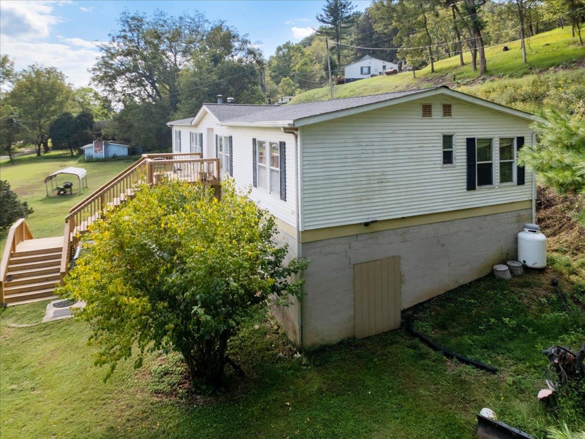 1721 Shulls Lane Draper VA 24324