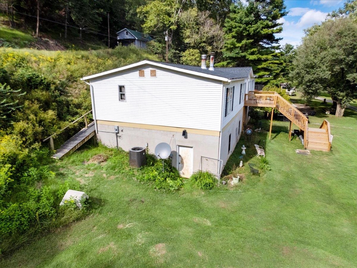 1721 Shulls Lane Draper VA 24324