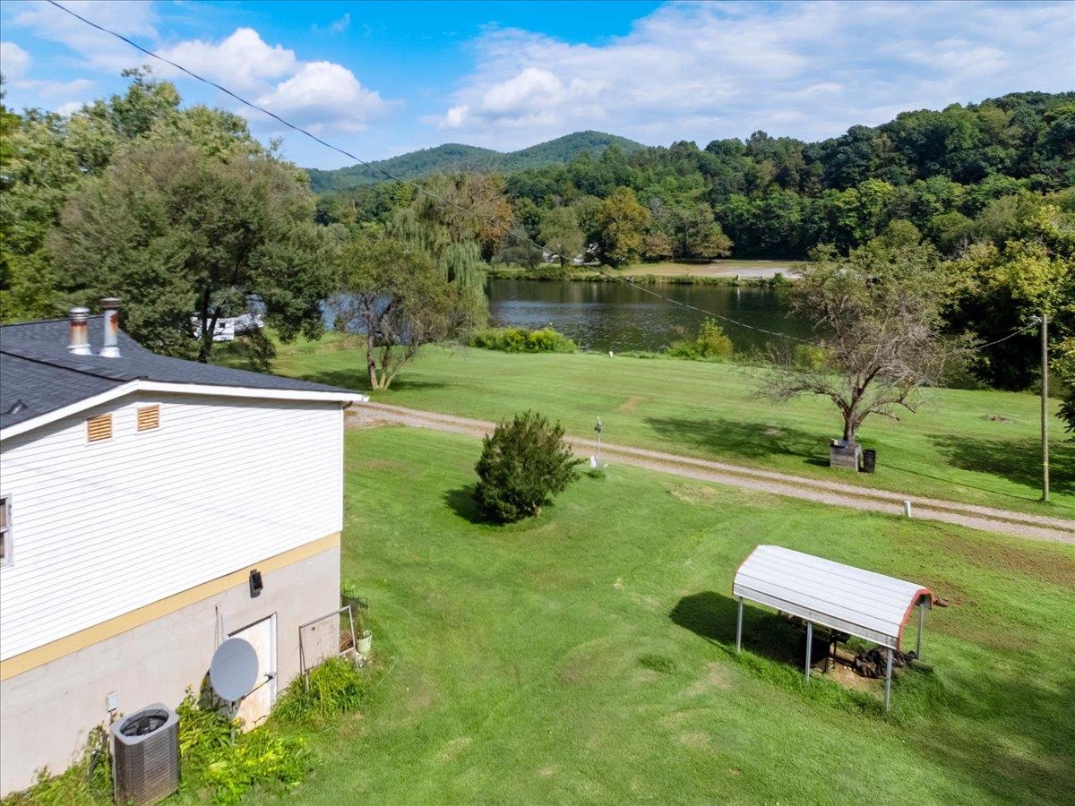 1721 Shulls Lane Draper VA 24324