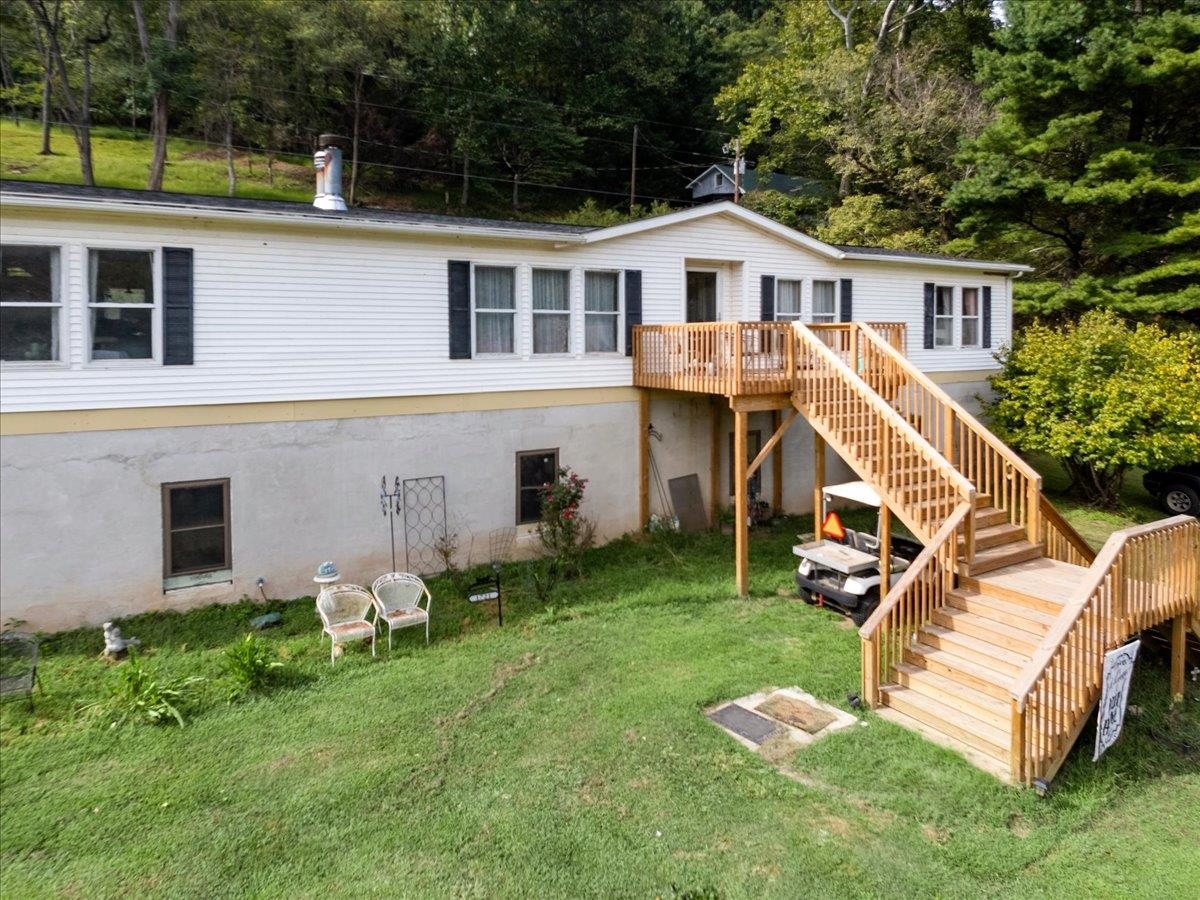 1721 Shulls Lane Draper VA 24324