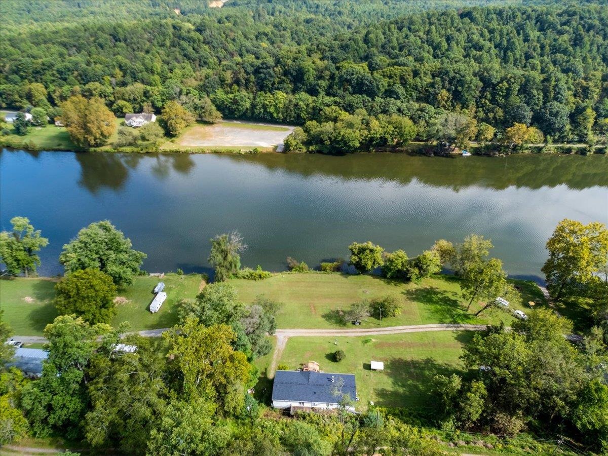 1721 Shulls Lane Draper VA 24324