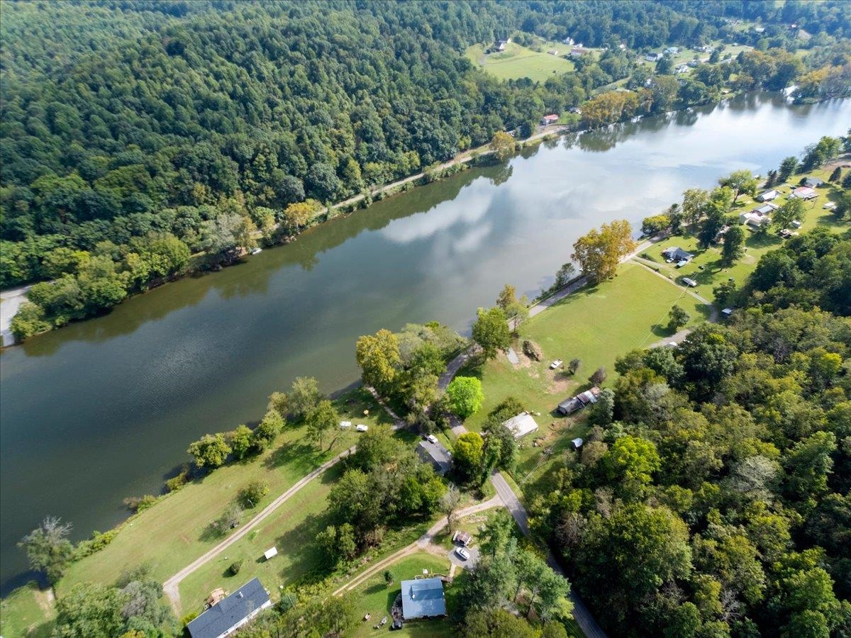 1721 Shulls Lane Draper VA 24324
