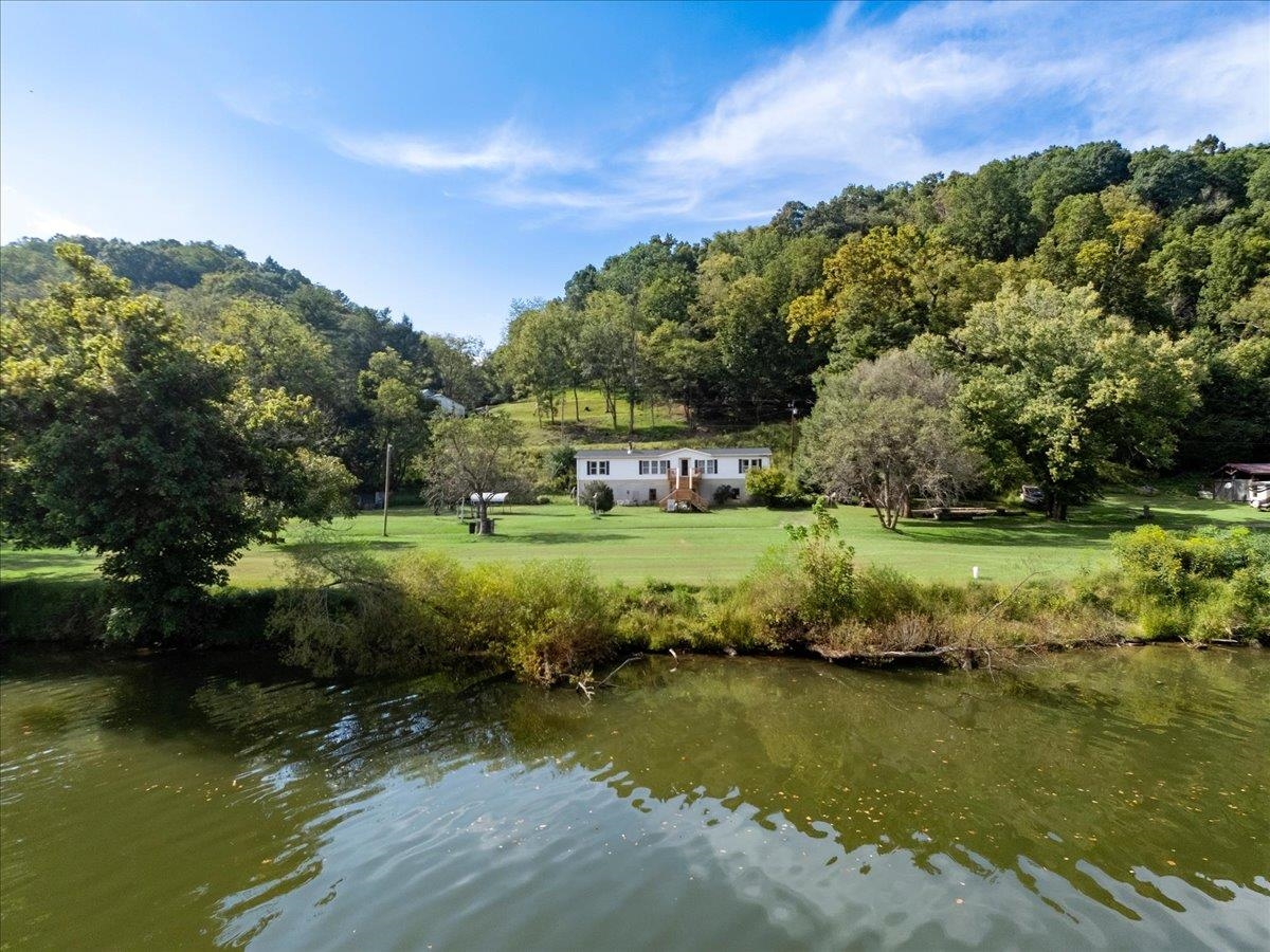 1721 Shulls Lane Draper VA 24324