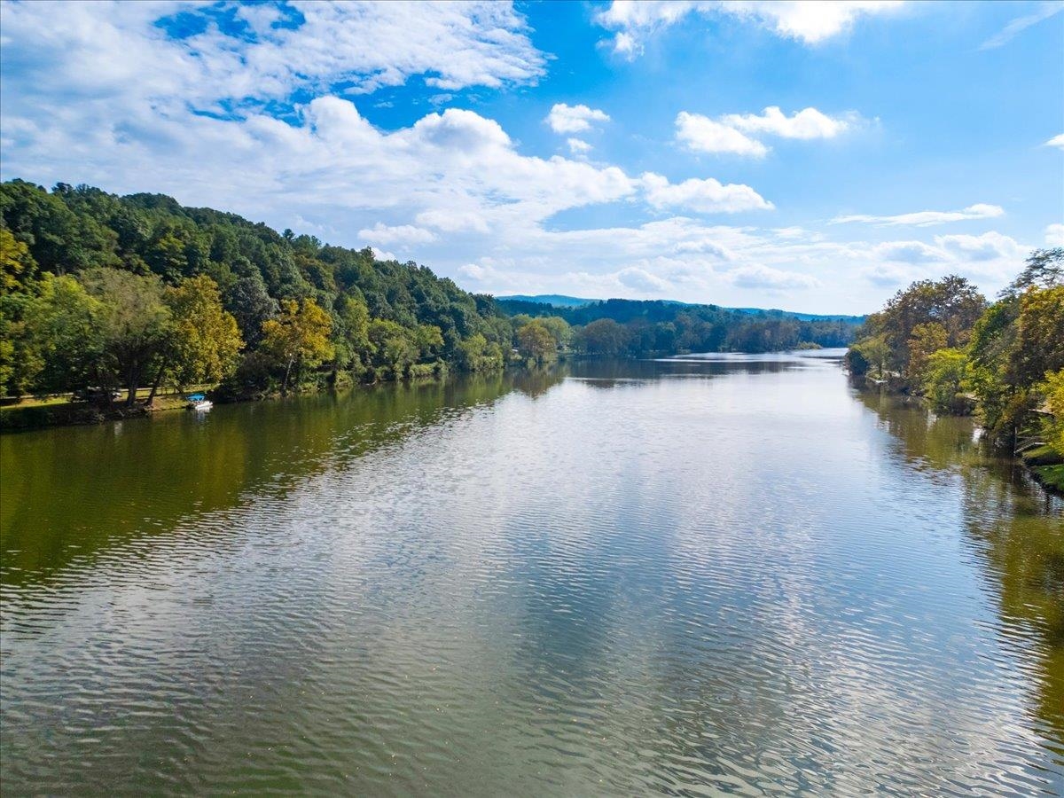 1721 Shulls Lane Draper VA 24324