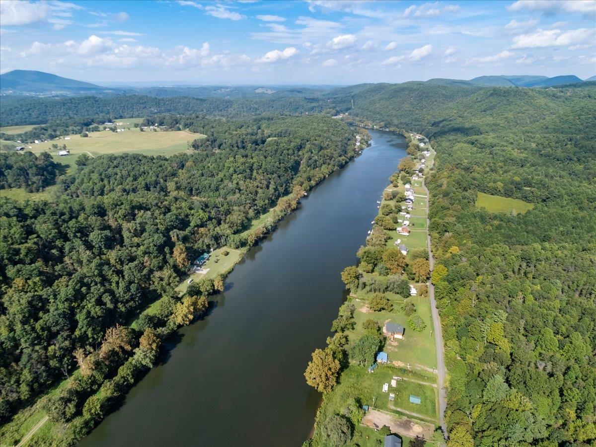 1721 Shulls Lane Draper VA 24324