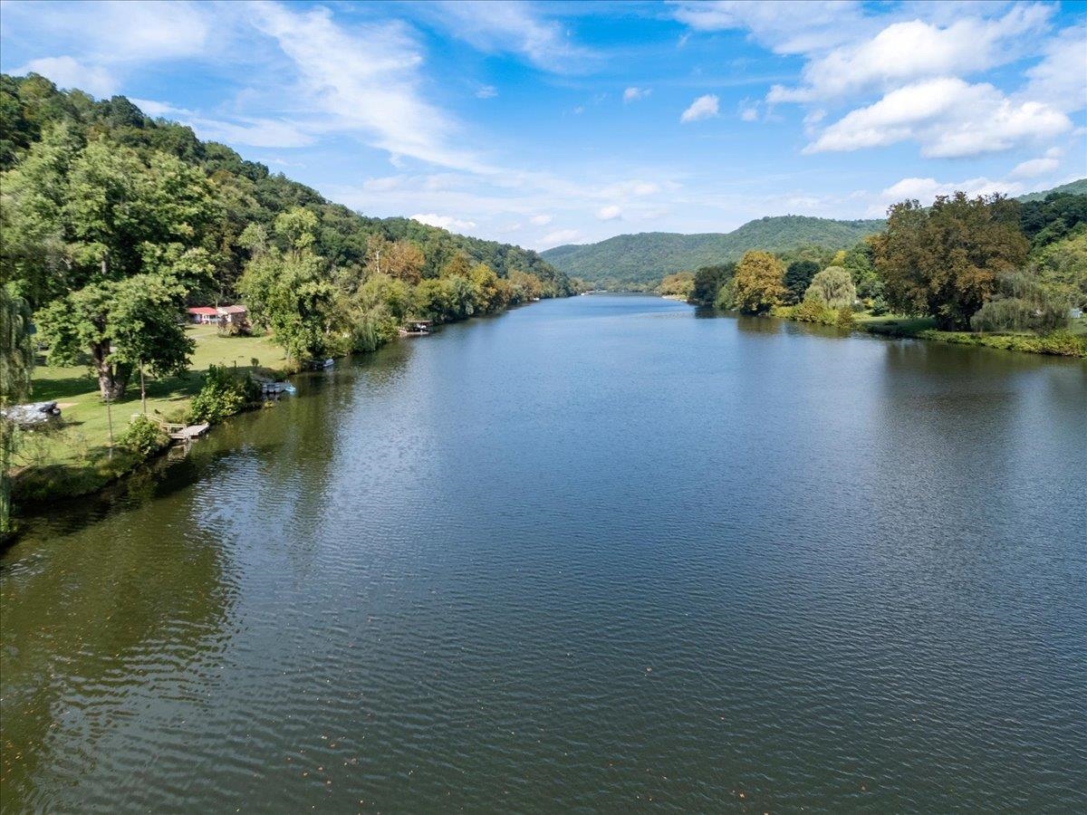 1721 Shulls Lane Draper VA 24324