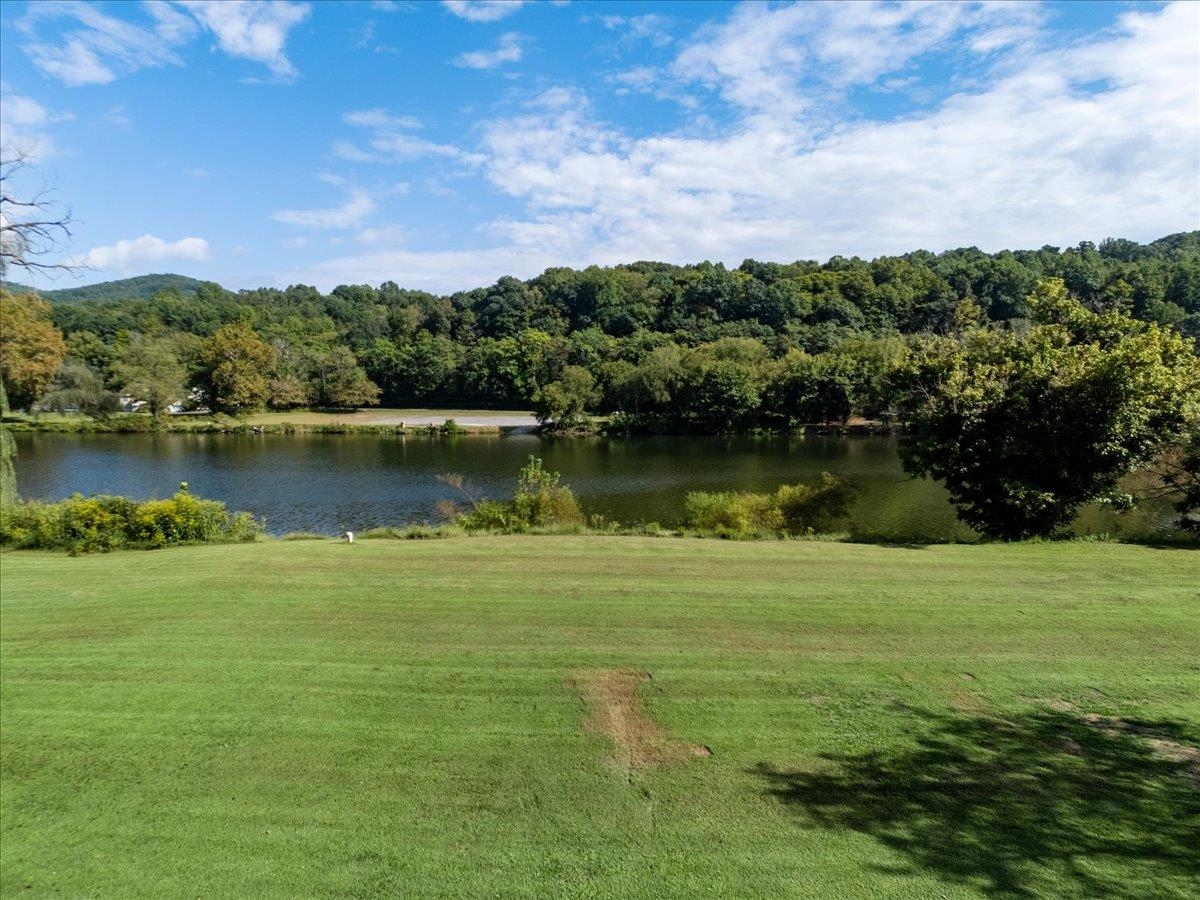 1721 Shulls Lane Draper VA 24324