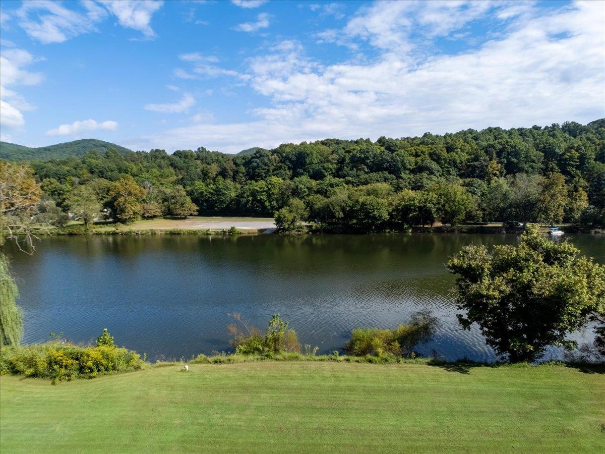 1721 Shulls Lane Draper VA 24324