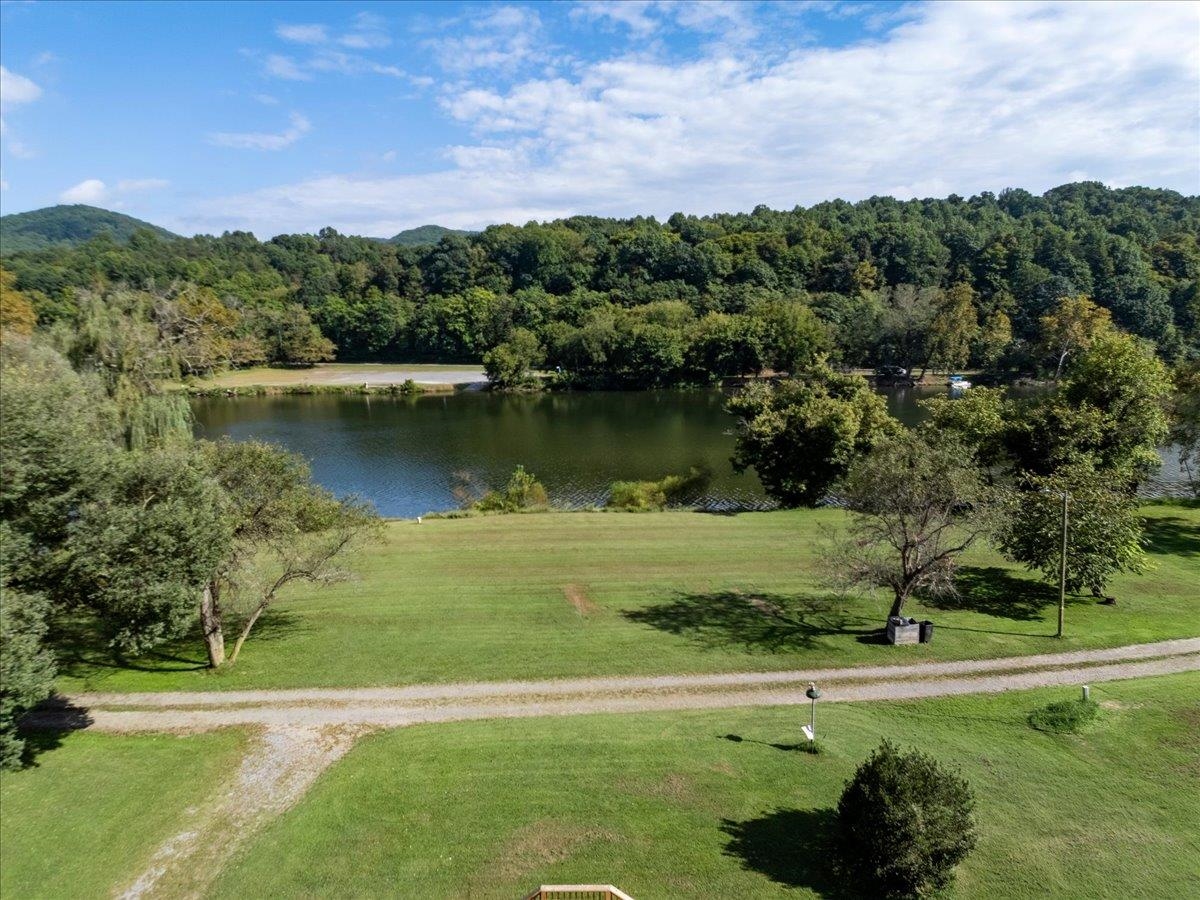 1721 Shulls Lane Draper VA 24324