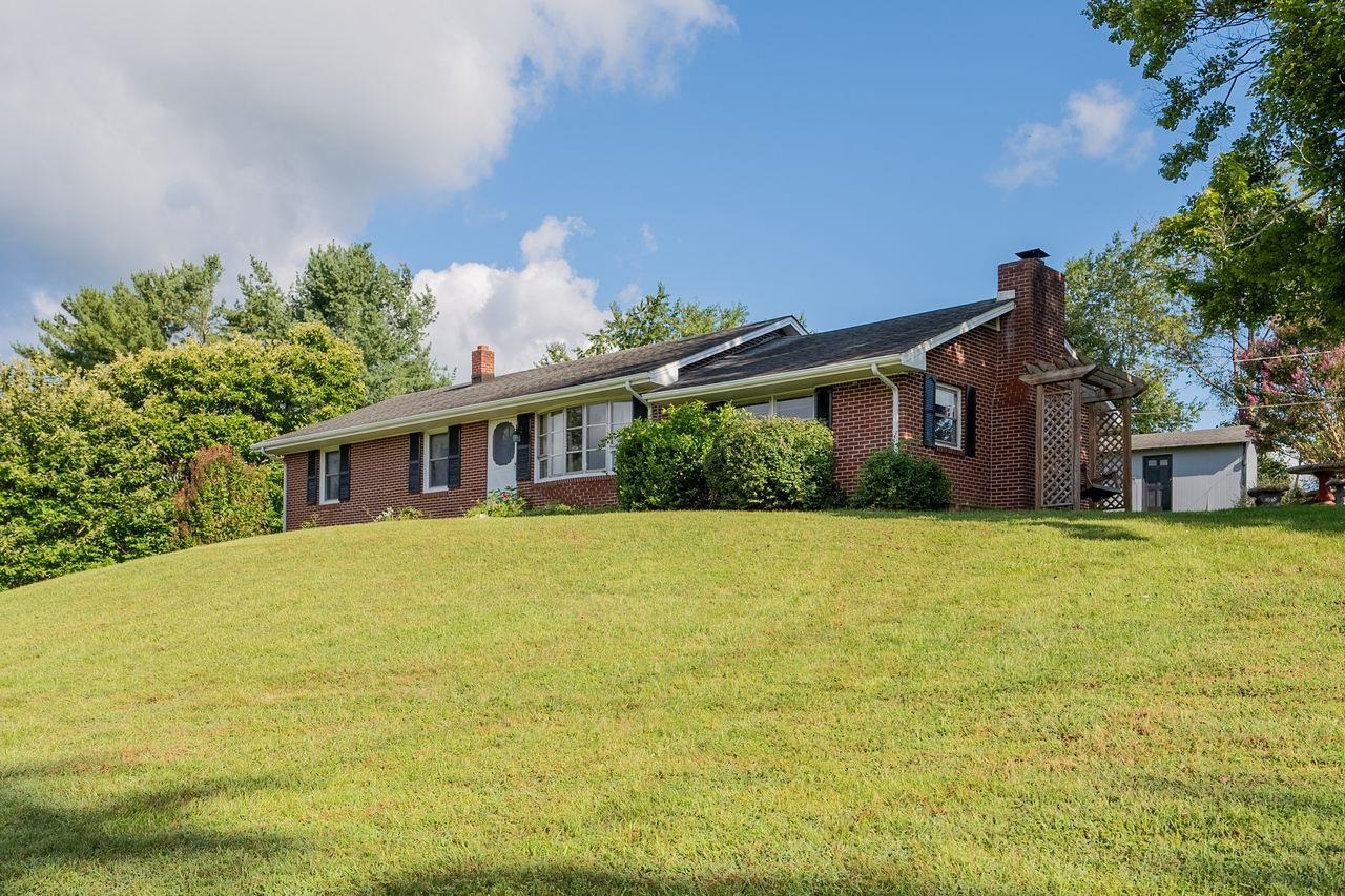 7103 Belspring Road Fairlawn VA 24141