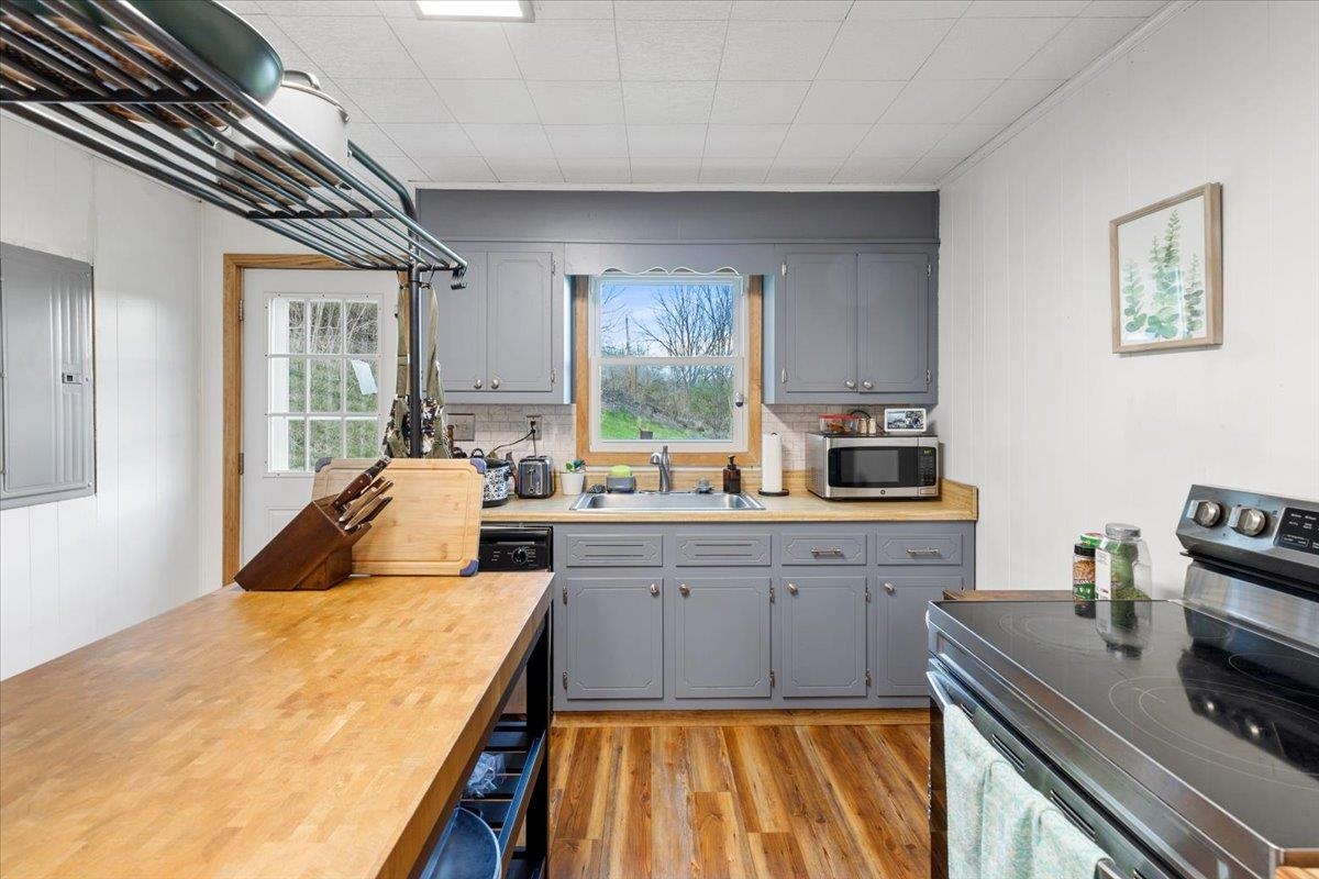 2638 Castleton Road Max Meadows VA 24360