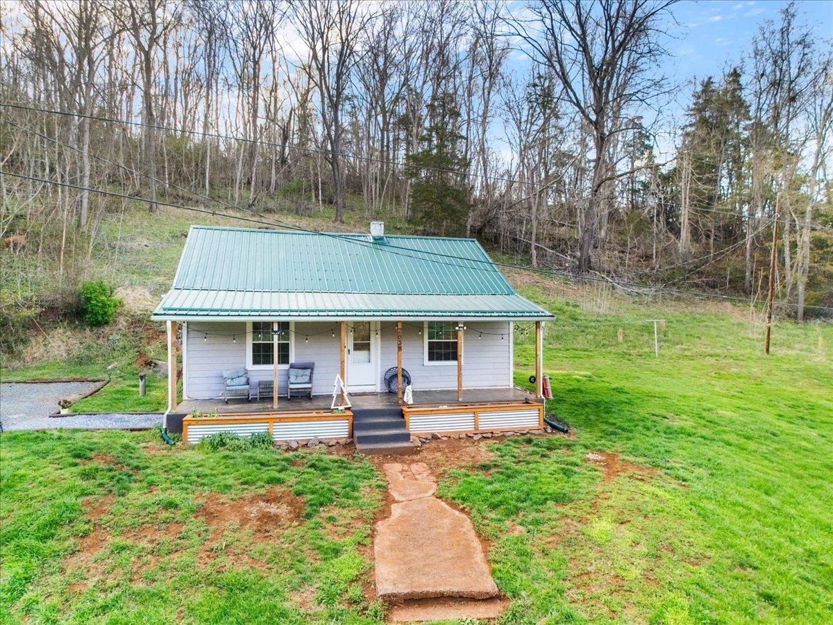 2638 Castleton Road Max Meadows VA 24360