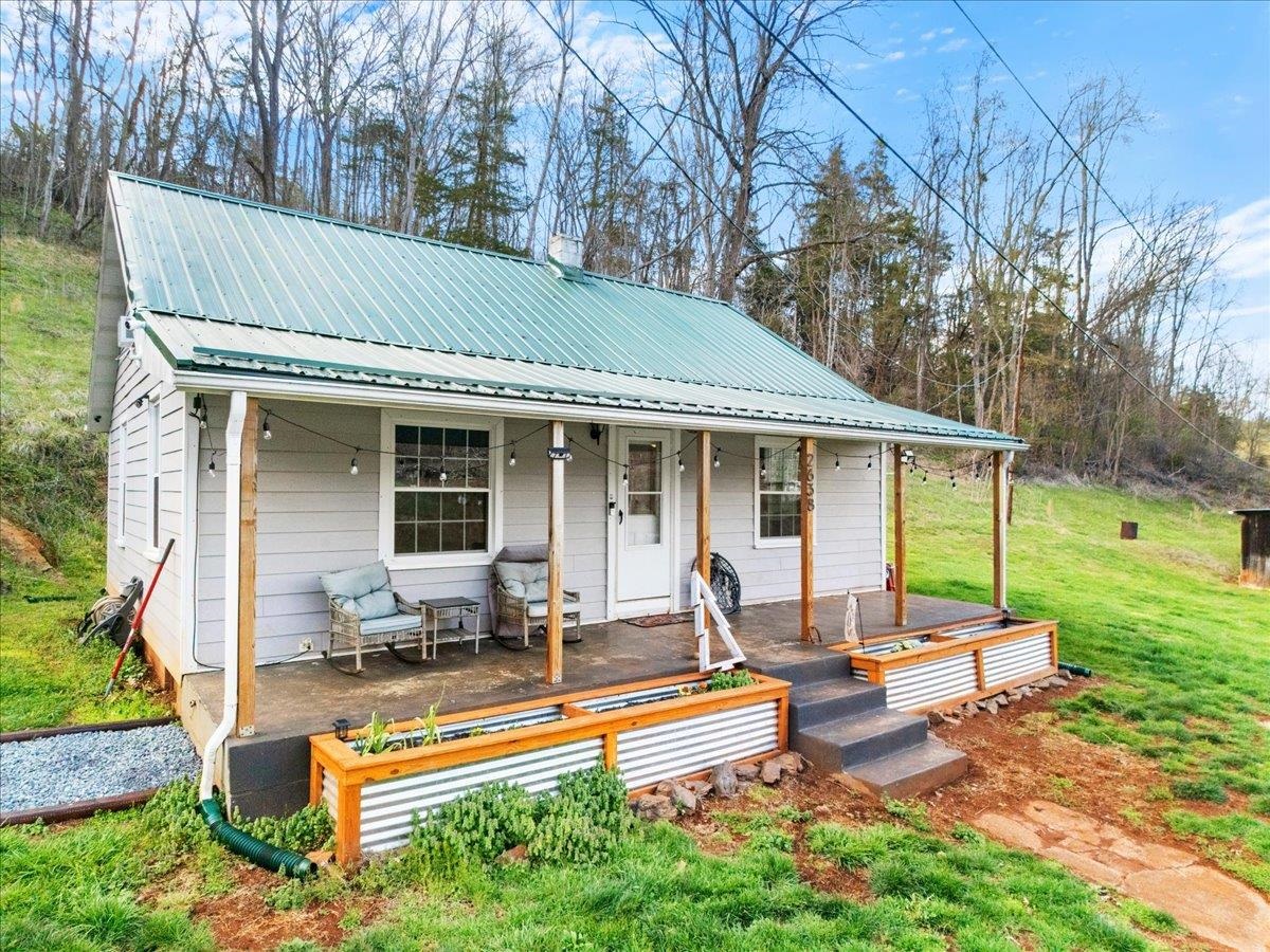2638 Castleton Road Max Meadows VA 24360