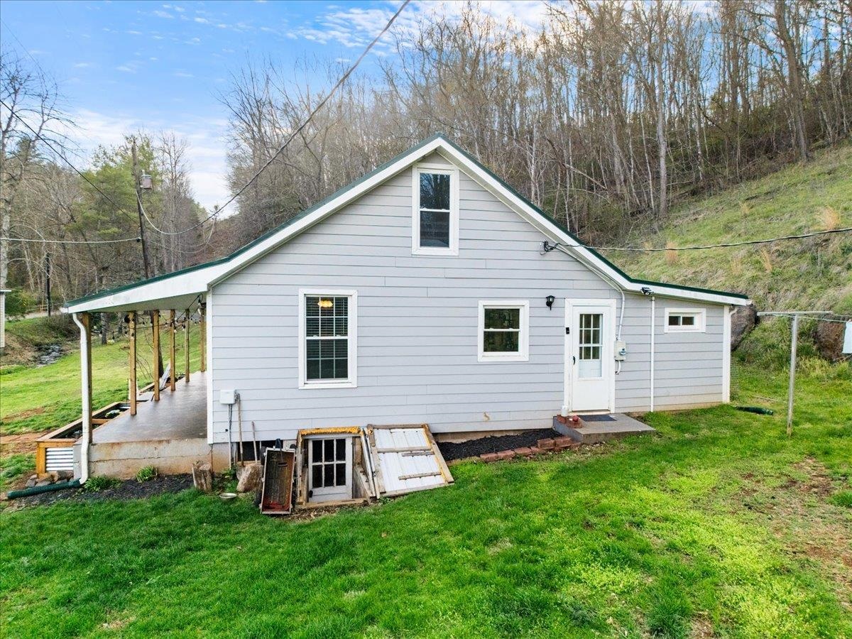 2638 Castleton Road Max Meadows VA 24360