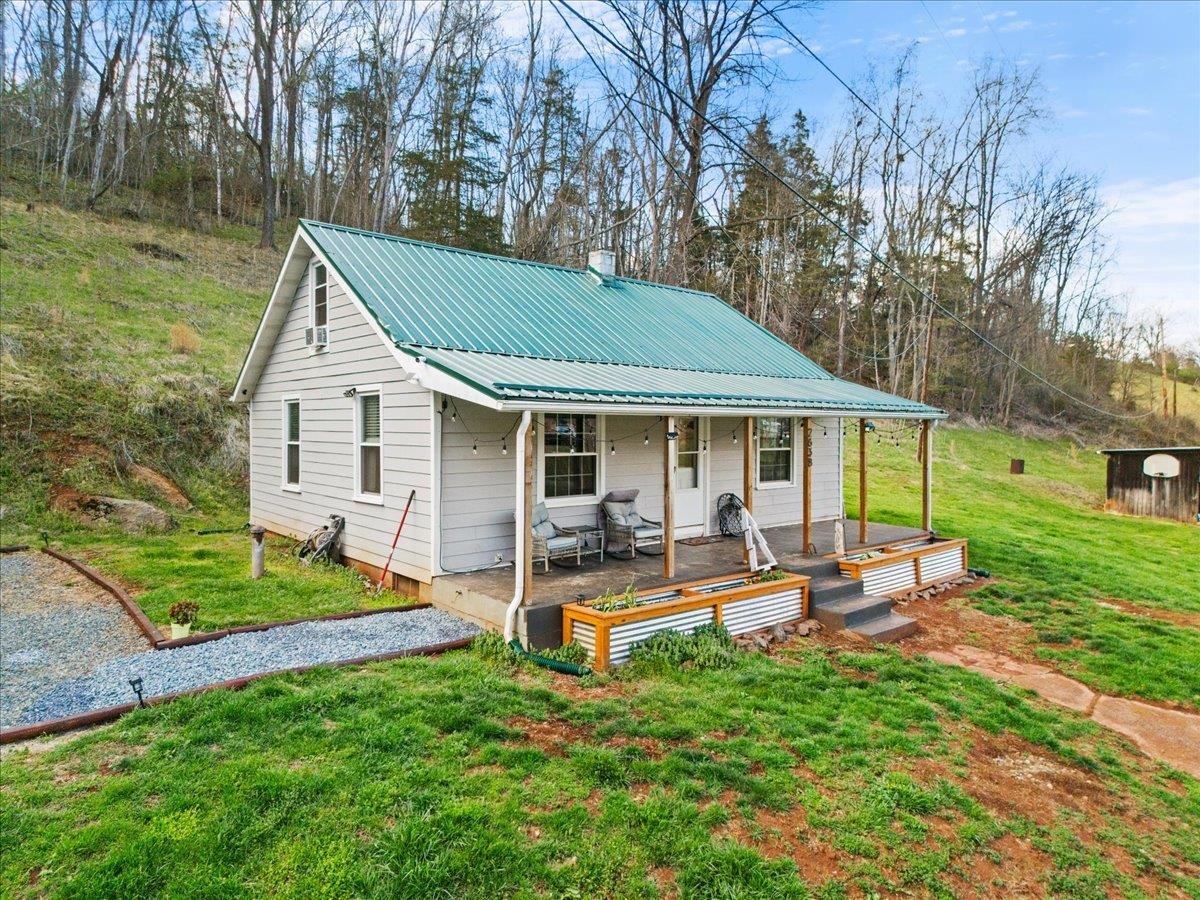 2638 Castleton Road Max Meadows VA 24360