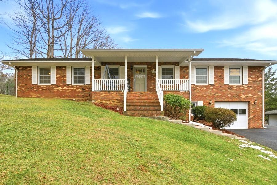 304 Chestnut Street Pearisburg VA 24134